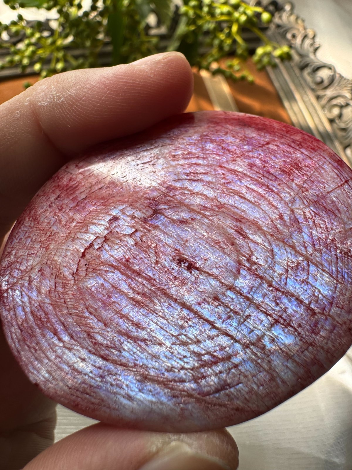 夜明けの呪文 レッドブルームーンストーン パームストーン | Studio Kururi