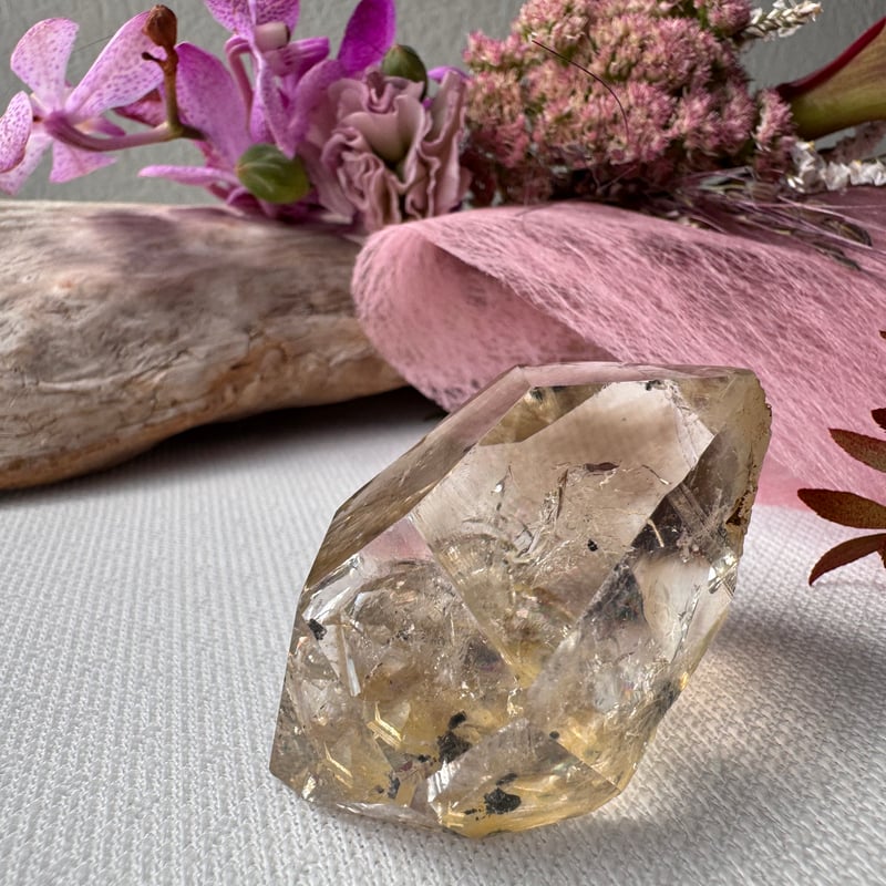 静けさの奥に灯る黄金の記憶》 非加熱シトリン | Studio Kururi