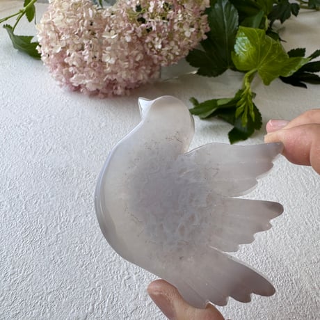 《静けさをたずさえて飛ぶ鳥》鳩のアゲート彫刻