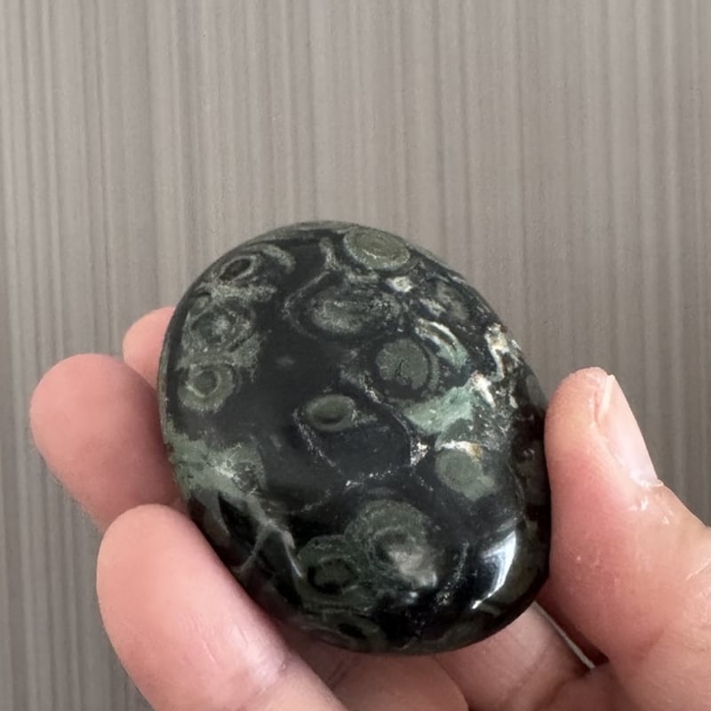 🌱カンババジャスパー ― 静かなる叡智の石 | Studio Kururi