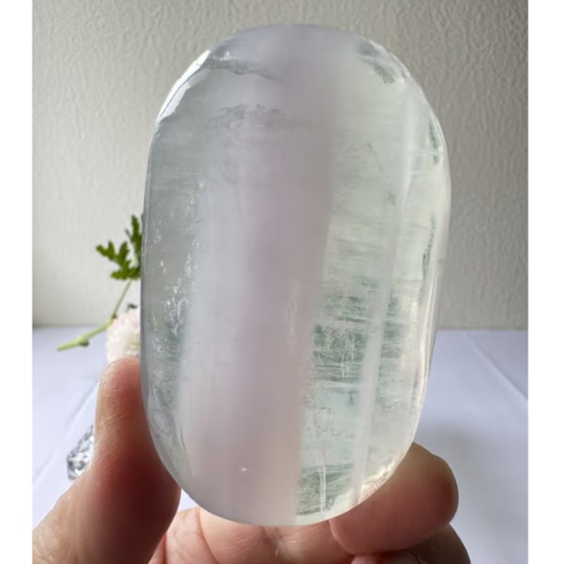 🌙《静けさの中に浮かぶ月影──イットリウムフローライト・パーム