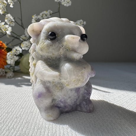 《眠りの森のまもりびと》　ネフライトのハリネズミ　天然の石目がある為、お値引きしております。