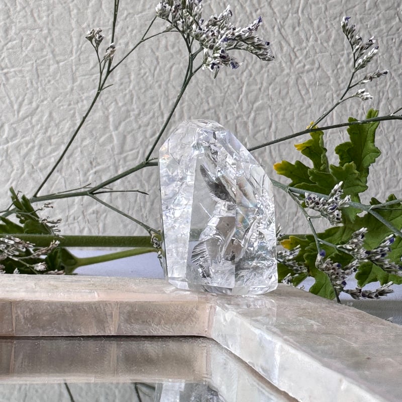 🕊《光の羽が宿る場所──ブラジル産水晶フリーフォーム》 | Studio Kururi