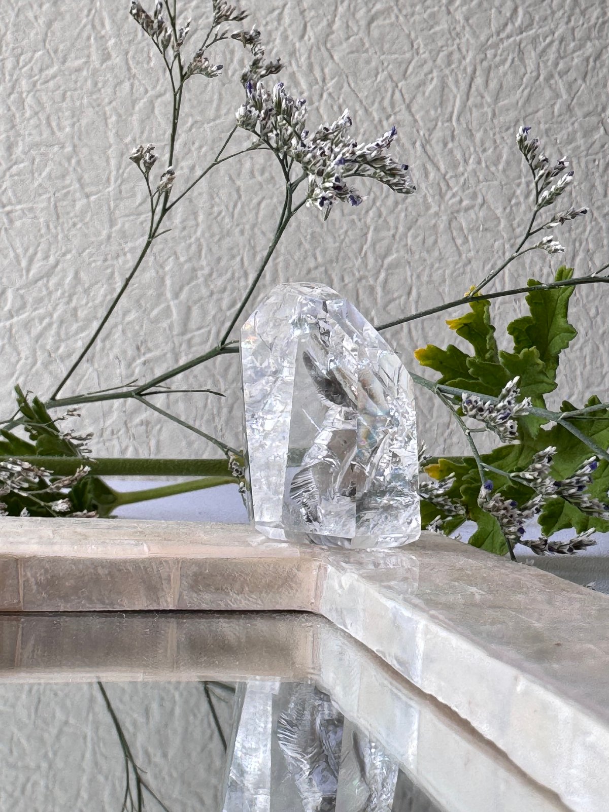 🕊《光の羽が宿る場所──ブラジル産水晶フリーフォーム》 | Studio Kururi