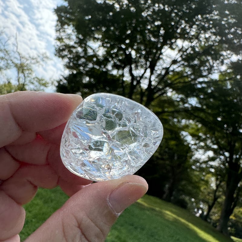大粒のクラック水晶 内なる虹を照らす | Studio Kururi