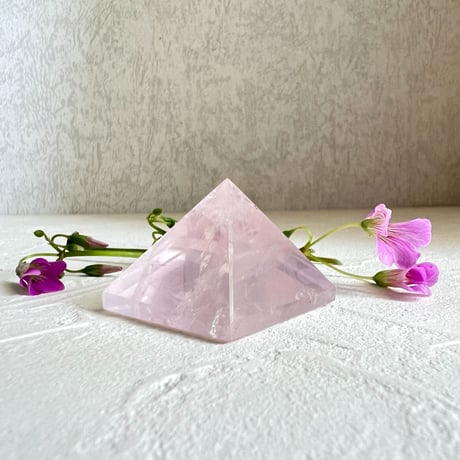 🌸 ふんわり優しいローズクォーツのピラミッド