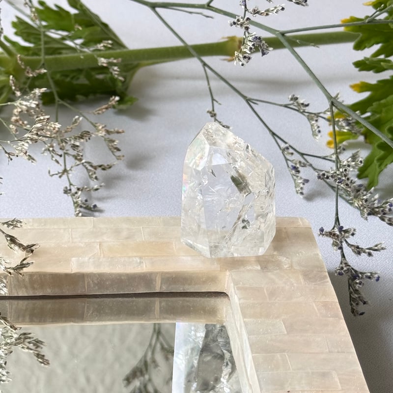 🕊《光の羽が宿る場所──ブラジル産水晶フリーフォーム》 | Studio Kururi