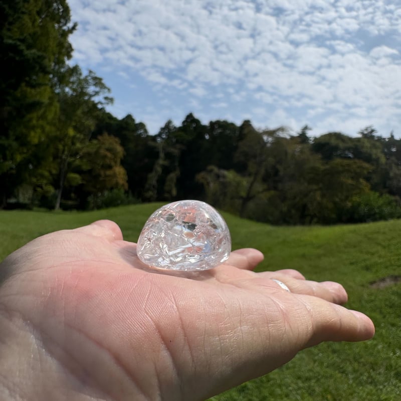 大粒のクラック水晶 内なる虹を照らす | Studio Kururi