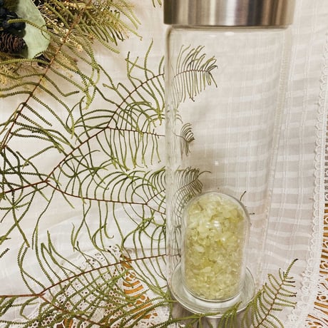 【ほぼ未使用】NOVA クリスタルクリアボトル 450ml ローズクォーツ入り ほぼ未使用】NOVA クリスタルクリアボトル 450ml ローズクォーツ入り