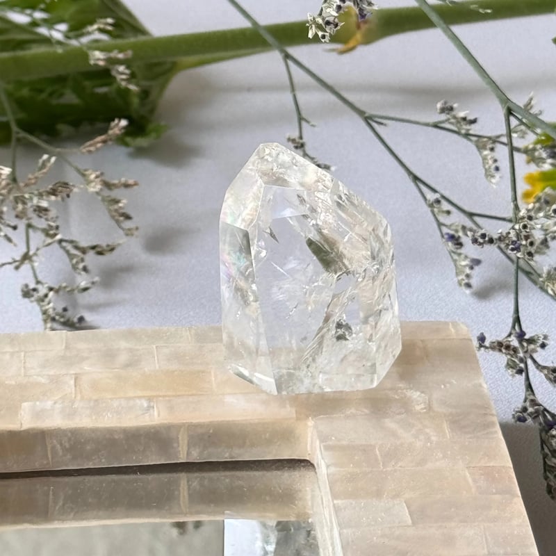 🕊《光の羽が宿る場所──ブラジル産水晶フリーフォーム》 | Studio Kururi