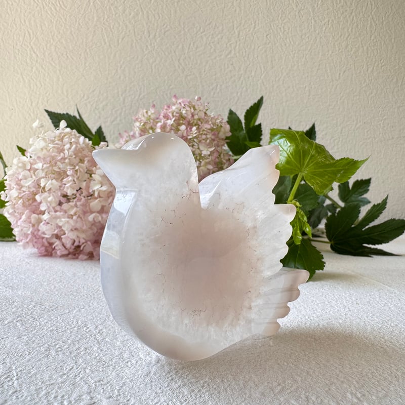 静けさをたずさえて飛ぶ鳥》鳩のアゲート彫刻 | Studio Kururi