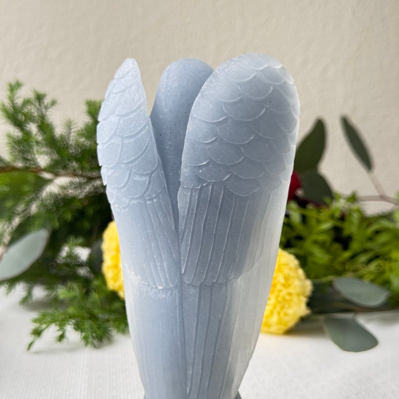 祈りの余白に光が降りる－エンジェライトの天使像》 | Studio Kururi