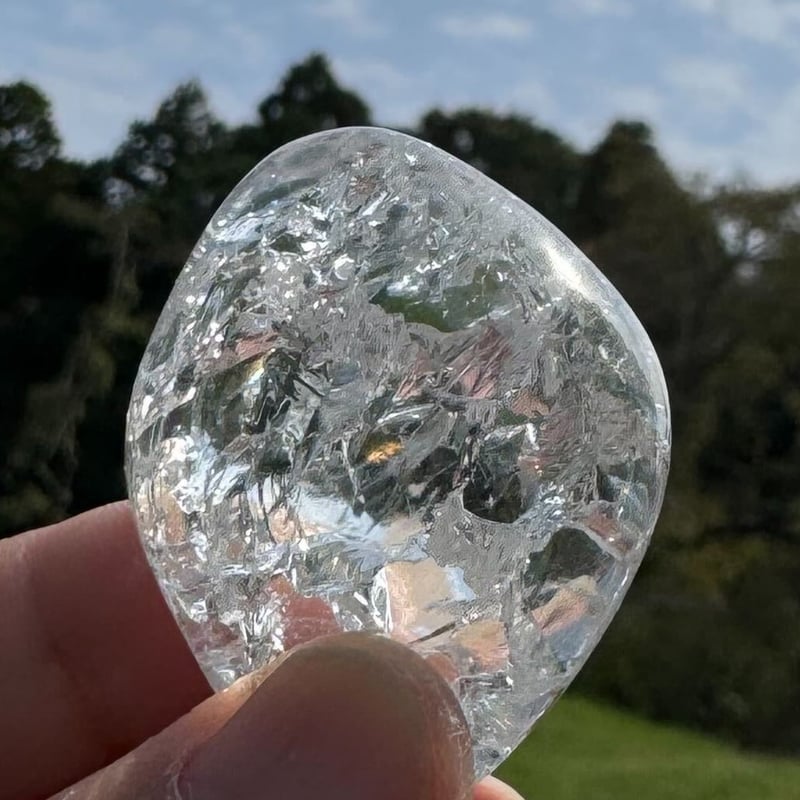 大粒のクラック水晶 内なる虹を照らす | Studio Kururi