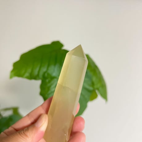 落ち着いた色のシトリン　ポイント