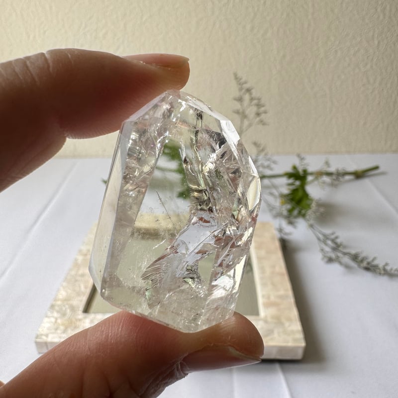 高品質水晶フリーフォーム　透明度最高　ブラジル産507g 🕊《光の羽が宿る場所──ブラジル産水晶フリーフォーム》 | Studio Kururi