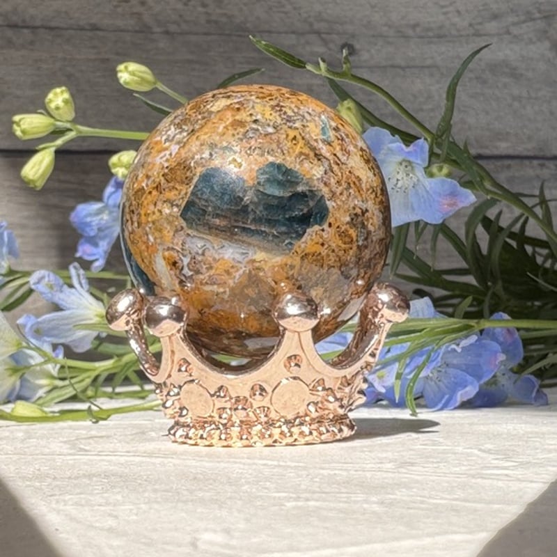 着崩しの美学：母岩付きアズライト・スフィアが教えてくれる、自由と気