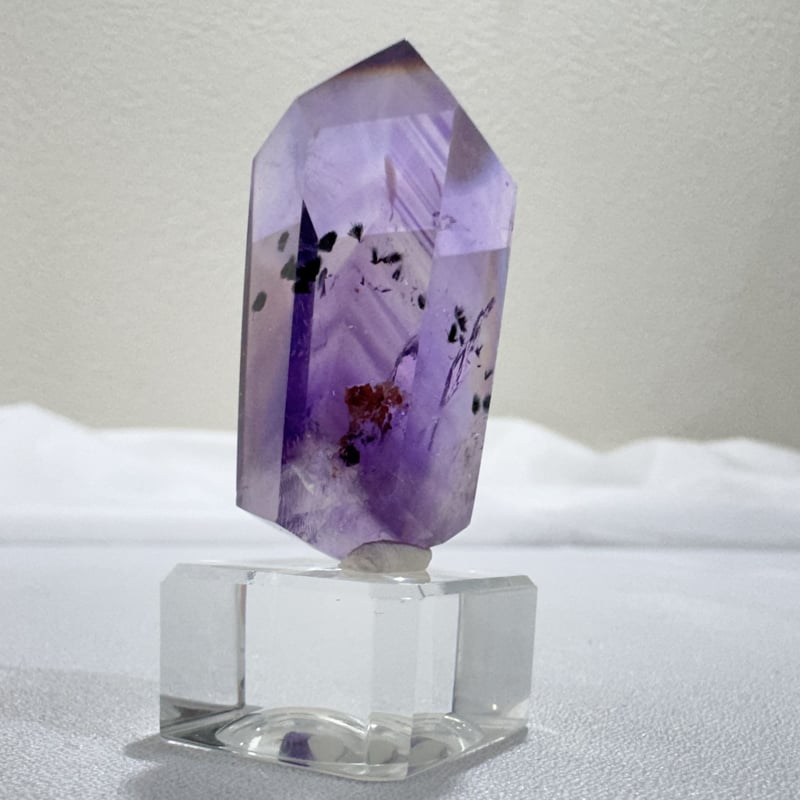 ファントムの記憶と力強さ—ロマネサイトインアメジストの深層 | Studio