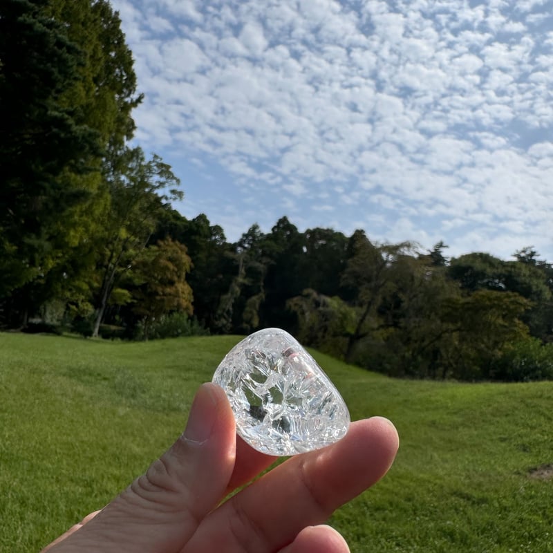 大粒のクラック水晶 内なる虹を照らす | Studio Kururi