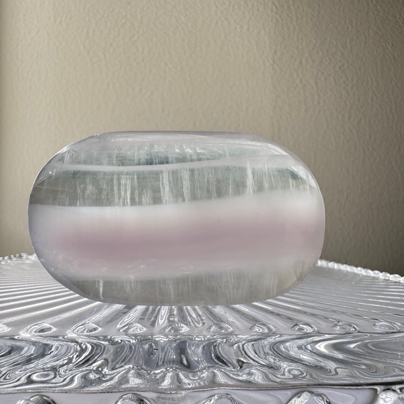 🌙《静けさの中に浮かぶ月影──イットリウムフローライト・パーム