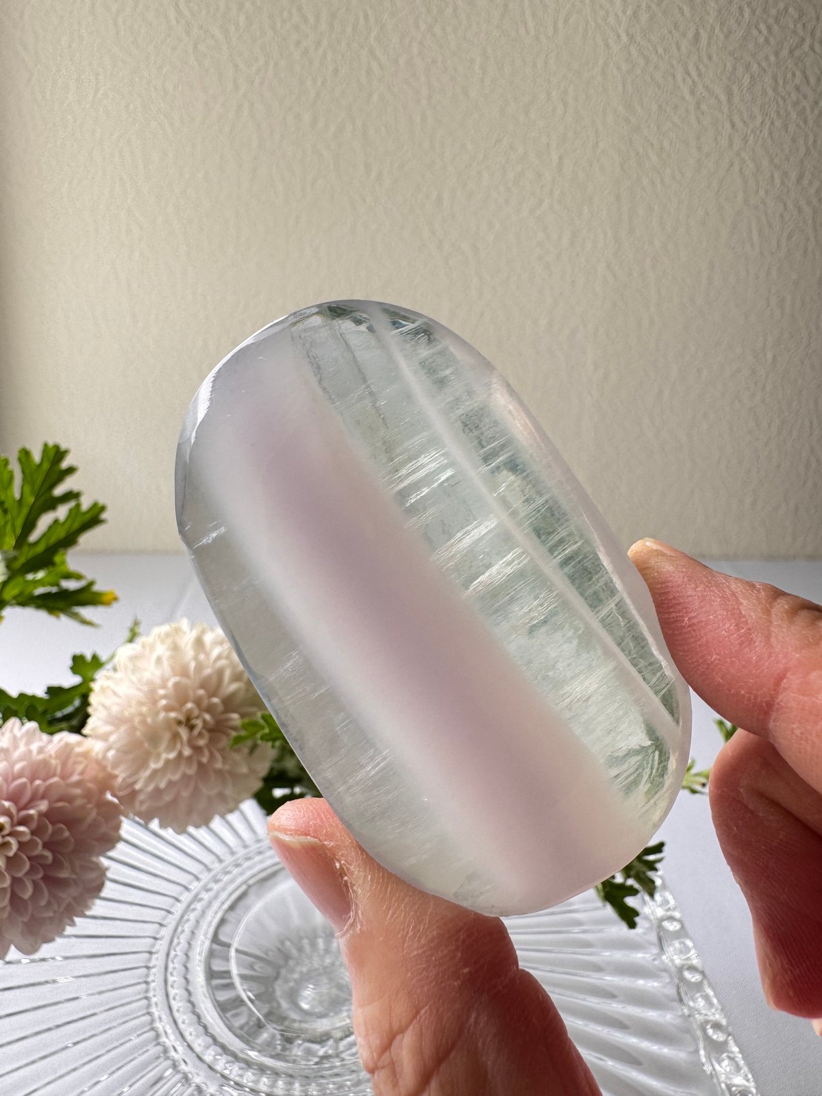 🌙《静けさの中に浮かぶ月影──イットリウムフローライト・パーム