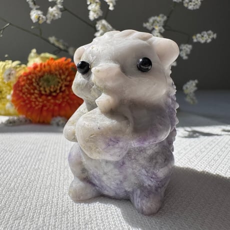 《眠りの森のまもりびと》　ネフライトのハリネズミ　天然の石目がある為、お値引きしております。