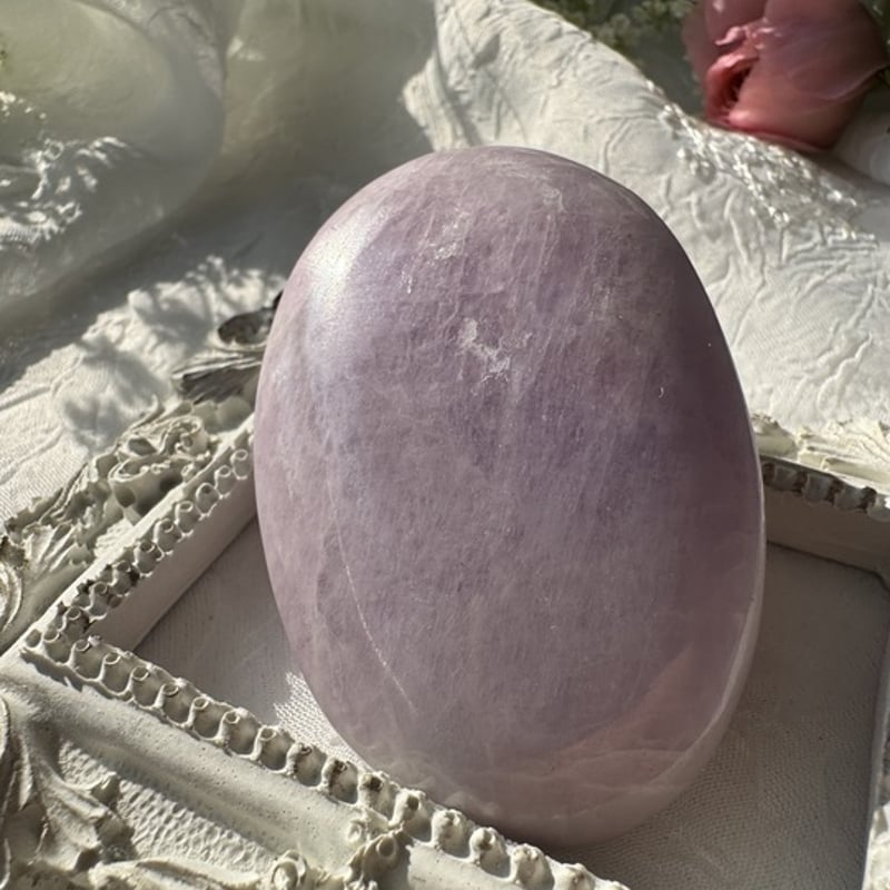 静かな体温を思い出す ― クンツァイトのパームストーン ― | Studio Kururi