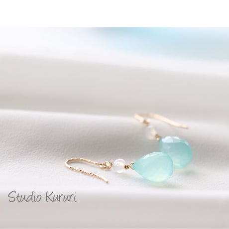 幸せがギュッ♪　シーブルーカルセドニーピアス