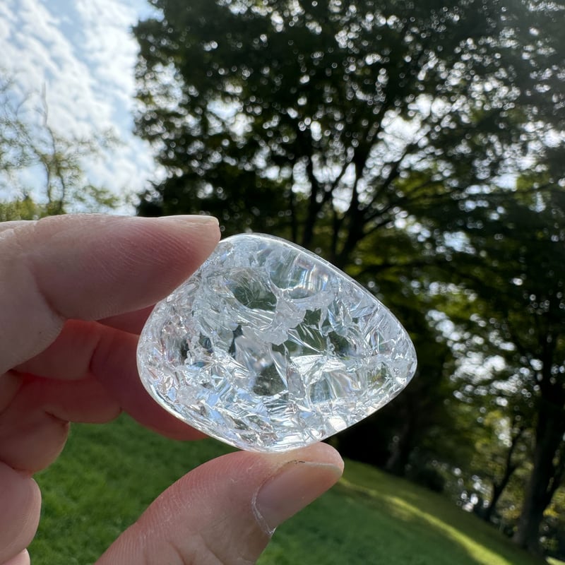 大粒のクラック水晶 内なる虹を照らす | Studio Kururi