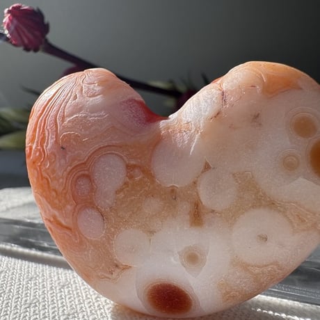 マトリックスパイライト と赤色天然石のピアス マトリックスパイライト と赤色天然石のピアス ピアス 赤 石」の