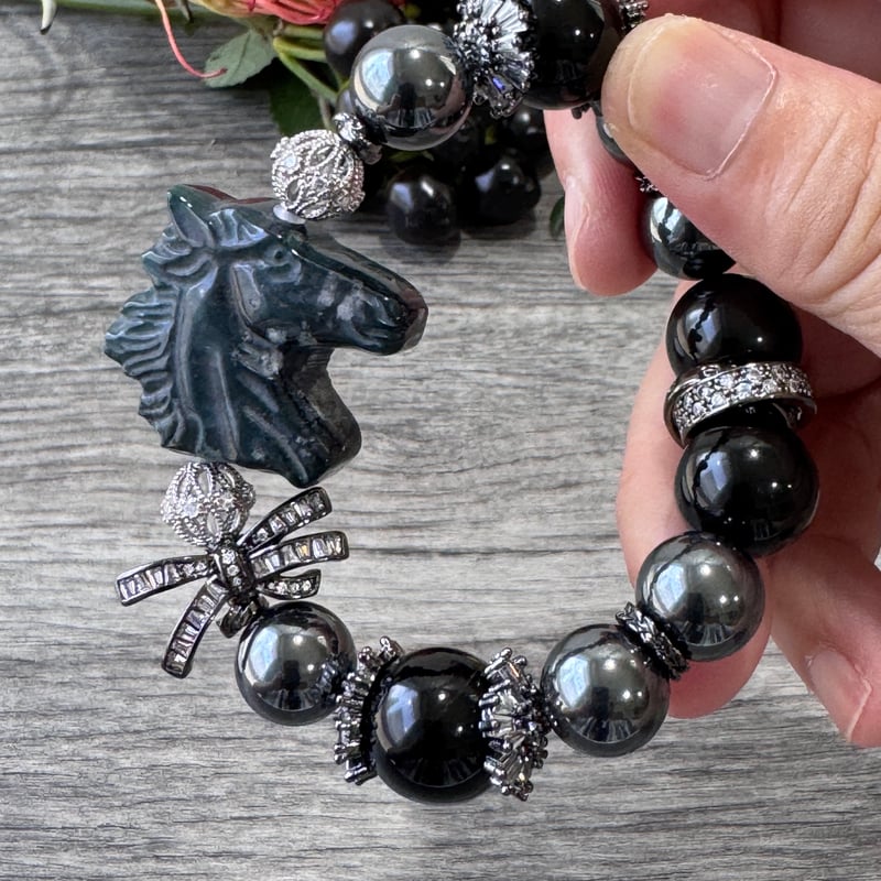 自然が創った芸術！　オーシャンジャスパー　ブレスレット　① 黒馬が導く安らぎと前進のブレスレット》 オーシャンジャスパー（馬