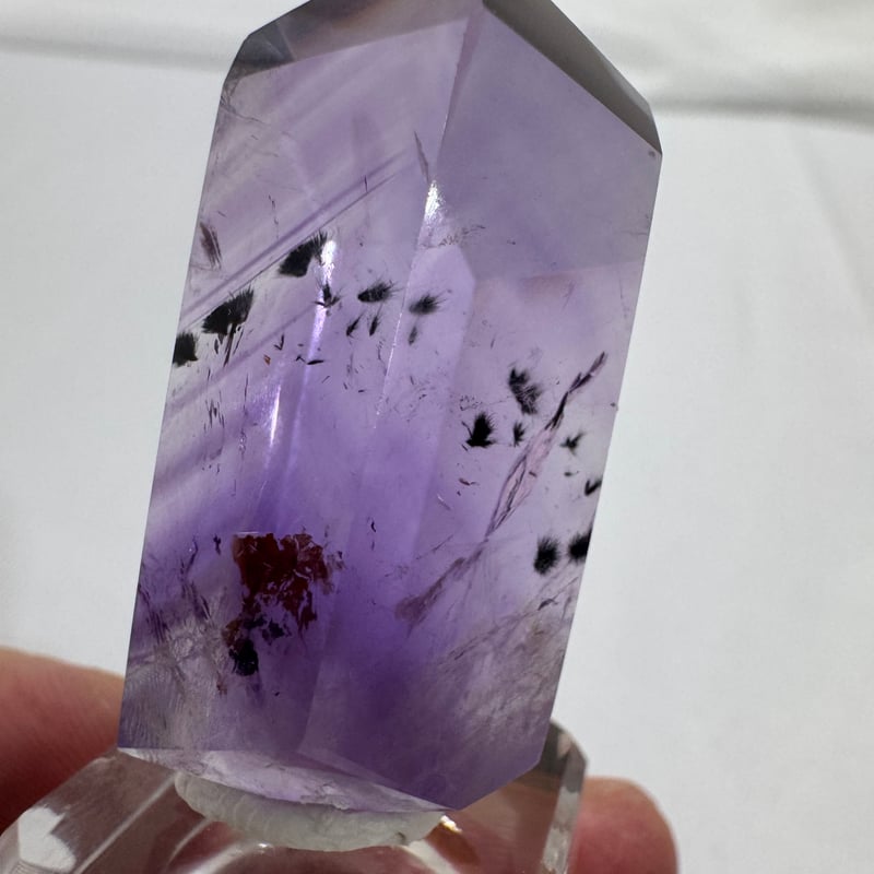 ファントムの記憶と力強さ—ロマネサイトインアメジストの深層 | Studio