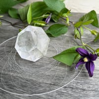 祈りの輪郭を映す － ダイヤモンドカット水晶