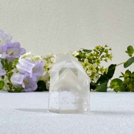 《静かな軌跡をたどる光──ファントム水晶ポイント》
