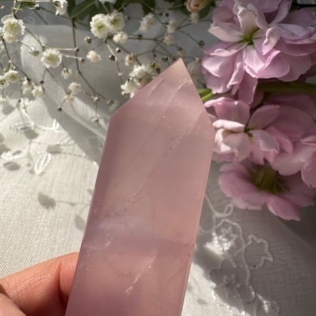 春をまとい直す静けさ　－　ローズクォーツタワー