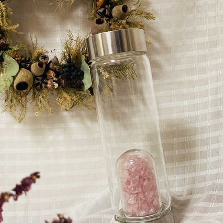 【ほぼ未使用】NOVA クリスタルクリアボトル 450ml ローズクォーツ入り ほぼ未使用】NOVA クリスタルクリアボトル 450ml ローズクォーツ入り