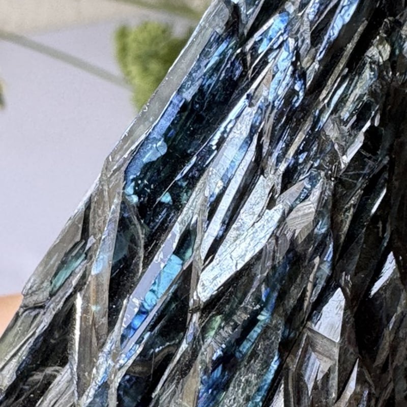 🖤《問いかける結晶──ビビアナイト原石》 | Studio Kururi