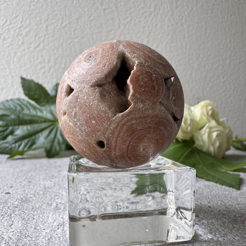 導かれる縁の記憶をたどる球体》龍宮舎利石 （りゅうきゅうしゃりせき