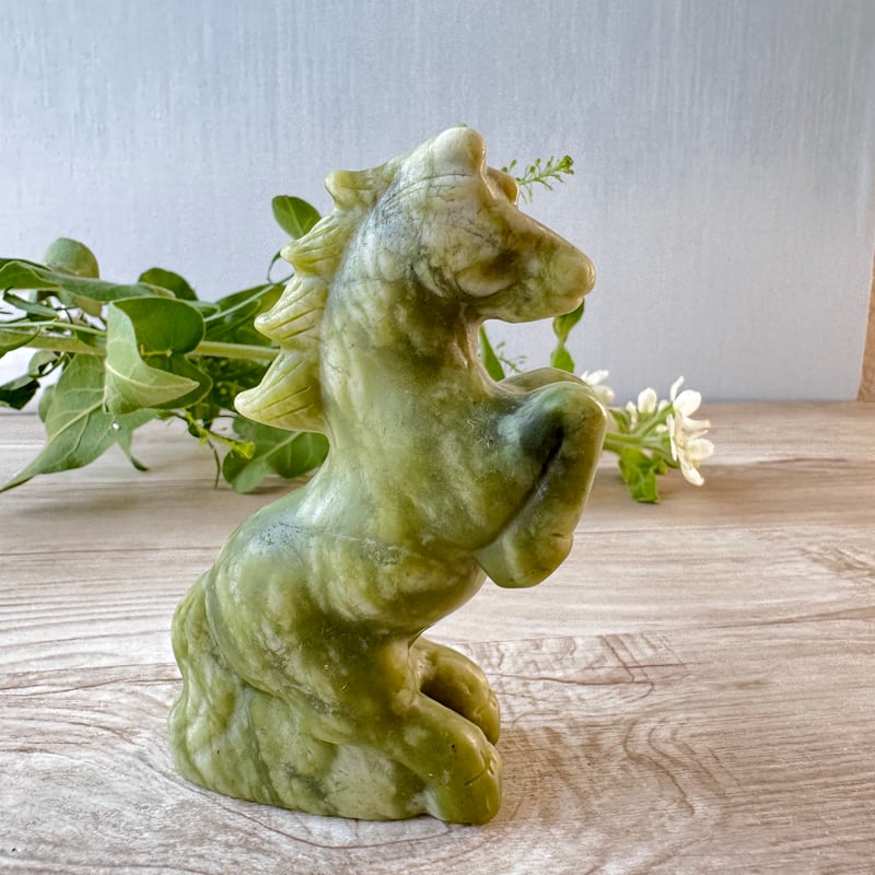 ✨《風と大地に生きる守り手》ネフライト・ホース彫刻✨ | Studio Kururi