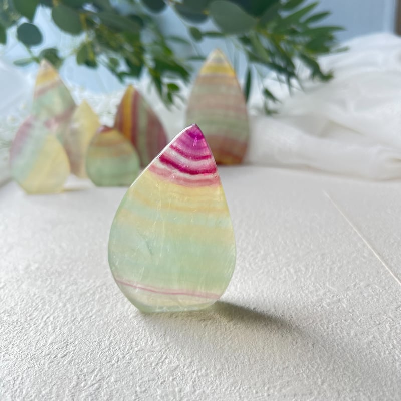 ぽむさま専用　キャンディーカラー　フローライト天然石置物　台座付き ぽむさま専用 キャンディーカラー フローライト天然石置物 台座付き