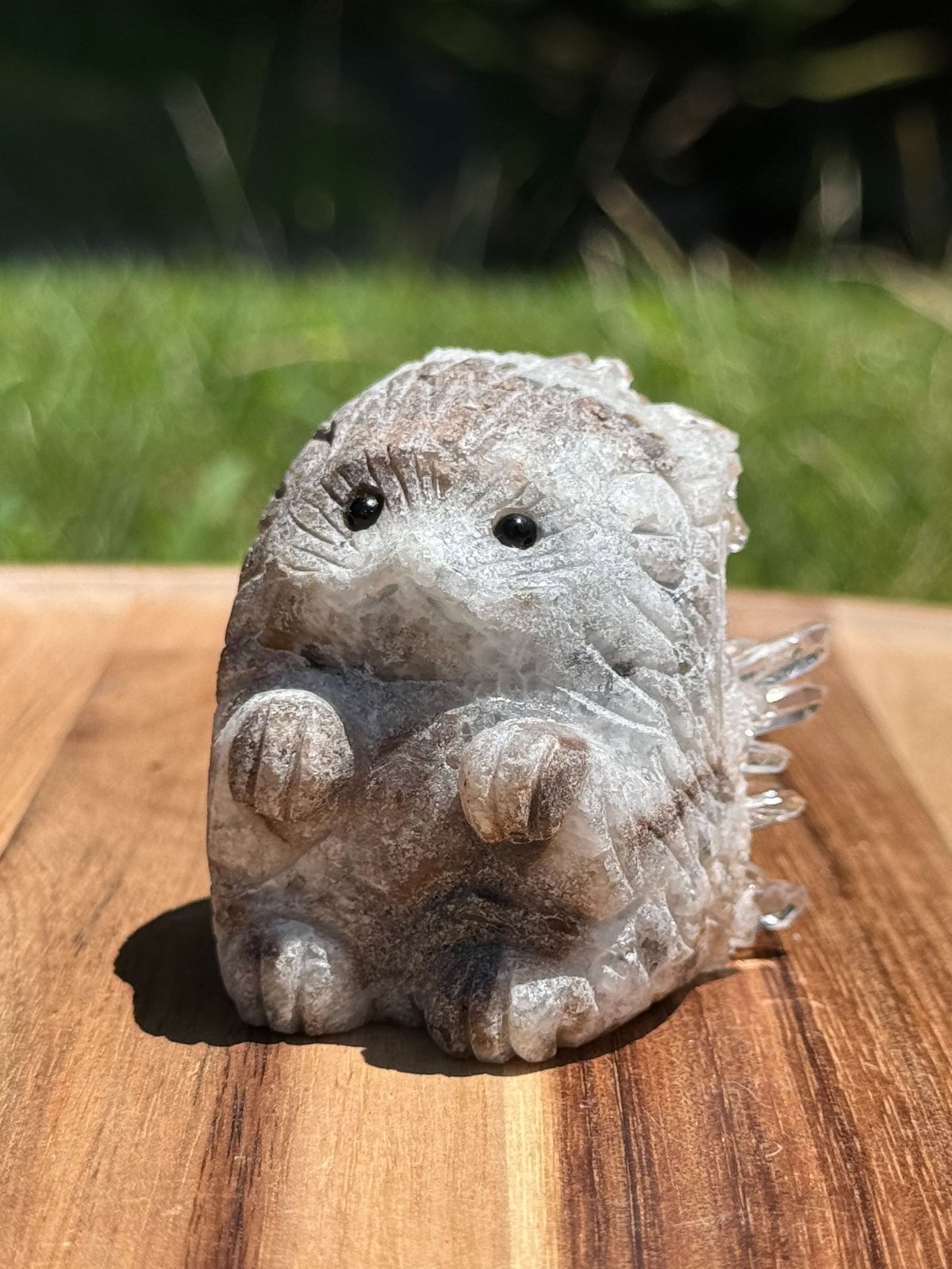 クリスタル・スパイクの幸運のハリネズミ | Studio Kururi