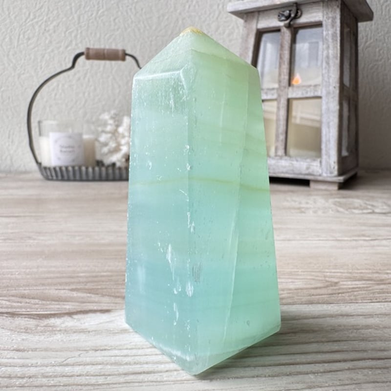 🧊《光がほどける場所──ピスタチオカルサイト・タワー