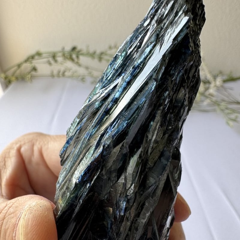 🖤《問いかける結晶──ビビアナイト原石》 | Studio Kururi