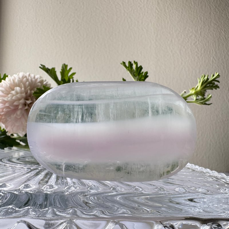 🌙《静けさの中に浮かぶ月影──イットリウムフローライト・パーム