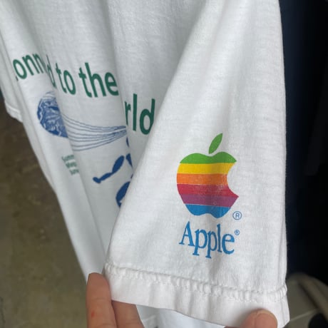 90's Apple Connected to the World Tシャツ