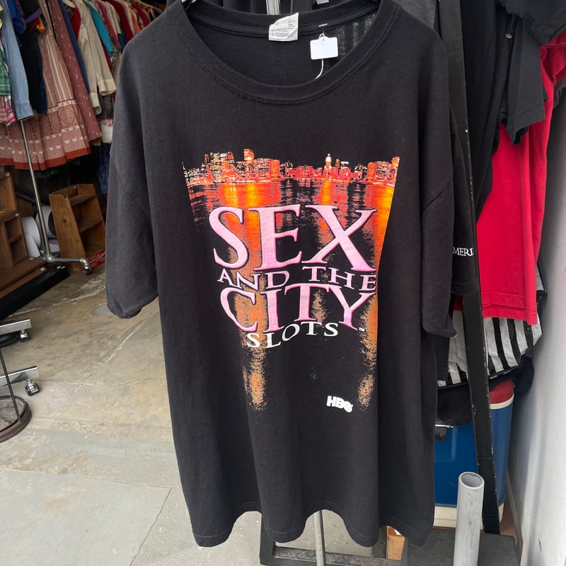 SEX and the CITYセックス・ アンド・ザ・シティDVD Tシャツ付 Amazon.com: SEX AND THE CITY Carrie, Miranda, Charlotte, and