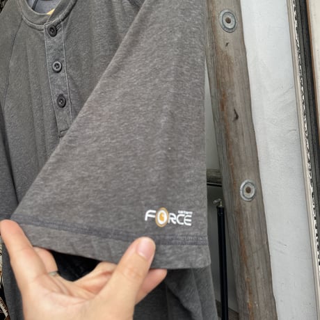 carhartt ボタン付き　Tシャツ