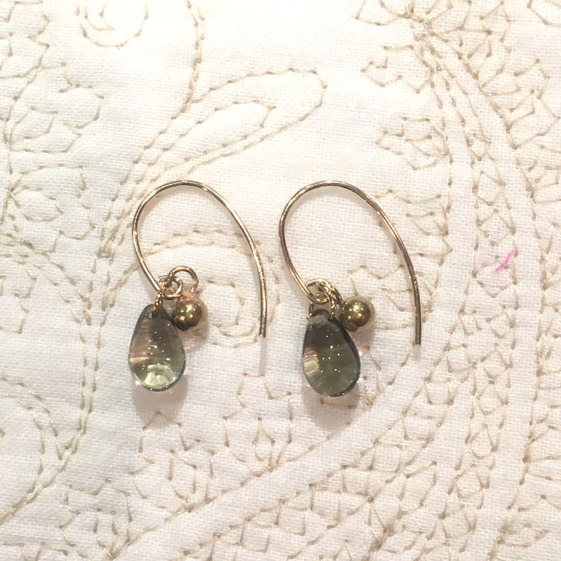 No.194 チェコビーズ グレーのグラデーションピアス ハンドメイド ナンバー194 チェコビーズ グレーノグラデーションピアス