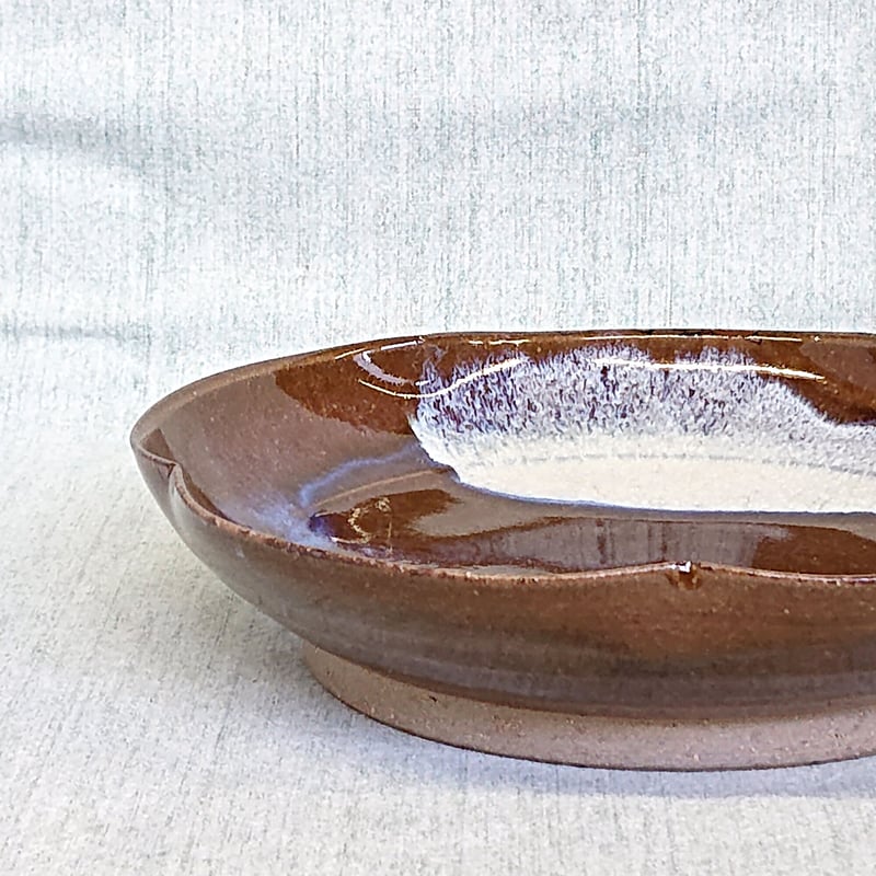 7寸皿 梅形 小岱 ワラ白打掛 1 | 小岱焼 末安窯 〜ONLINE SHOP 〜