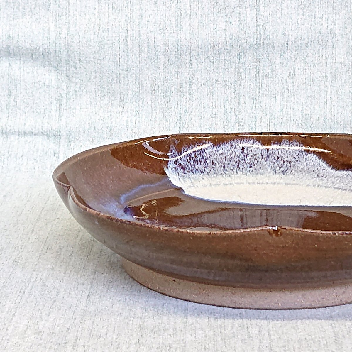 7寸皿 梅形 小岱 ワラ白打掛 1 | 小岱焼 末安窯 〜ONLINE SHOP 〜