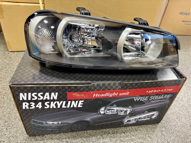 スカイラインER34ヘッドライト左右セット WISESQUARE R34スカイラインヘッドライトユニット（左右セット） | Az